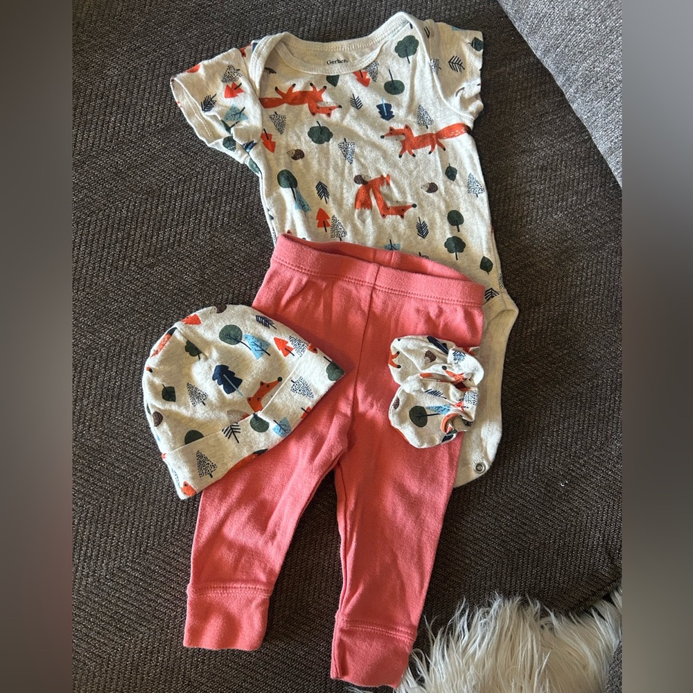 Gerber  set sz 0-3 months  5 pieces